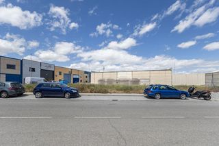 Industrial plot in Paseo paseo andás 9. Gran parcela en esquina con 965 m2 y 70 metros de facahada, en l