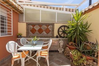 Casa adossada a Avda. De los Ogíjares