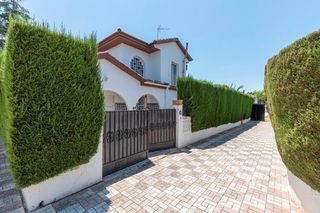 House in Urbanizacion urbanización parque de cubillas 37. Magnífica casa con parcela en urbanización privada con piscina c