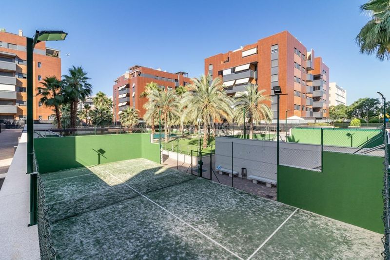 Foto e48ffa14-d859-4a07-b21d-8e68e9f570b8. Pis amb piscina a Parque Lagos Granada