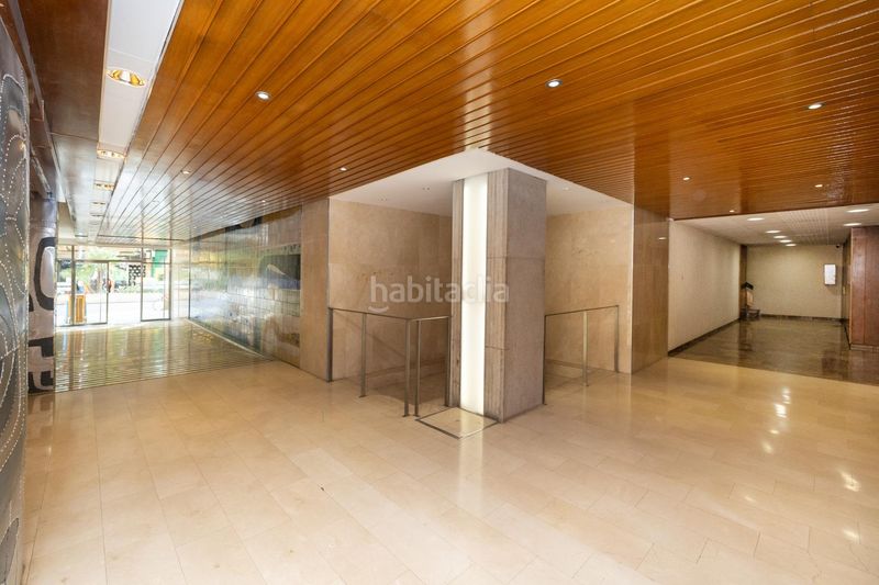 Foto 3d9aeb6d-f24b-4e0a-af5f-06a0f3a9bea9. Piso gran piso en Camino de Ronda junto a calle recogidas con 212m2 construidos , 5 dorm, dos baños, edificio señorial en Granada
