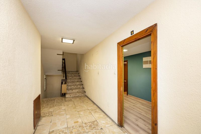 Foto 4166caeb-9f6b-4a39-b39d-34d81241683a. Piso gran piso en Camino de Ronda junto a calle recogidas con 212m2 construidos , 5 dorm, dos baños, edificio señorial en Granada