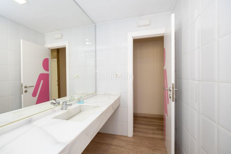 Foto d5085369-fa1c-4904-a2d4-5a68e44996d1. Piso gran piso en Camino de Ronda junto a calle recogidas con 212m2 construidos , 5 dorm, dos baños, edificio señorial en Granada
