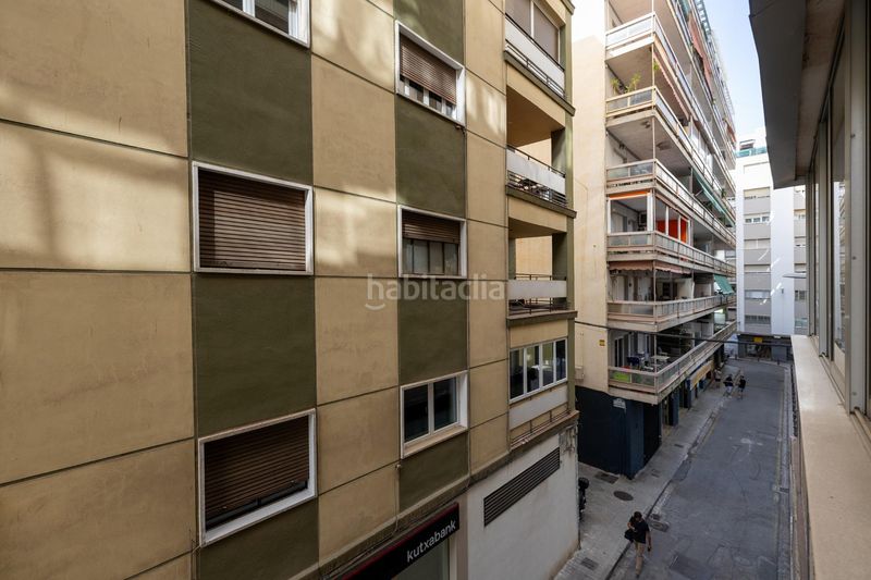 Foto e020e9b1-93ca-4a86-9a13-22c783c99dba. Piso gran piso en Camino de Ronda junto a calle recogidas con 212m2 construidos , 5 dorm, dos baños, edificio señorial en Granada