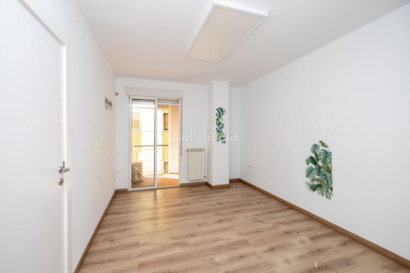 Foto ff5363ca-42c1-4fbf-9f0d-a044b40cdb5c. Piso gran piso en Camino de Ronda junto a calle recogidas con 212m2 construidos , 5 dorm, dos baños, edificio señorial en Granada