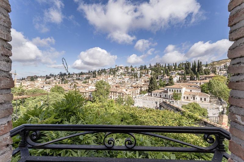 Foto fb86ebed-ff93-4e4c-8024-e2eed356a653. Casa preciosa casa con vistas a la alhambra en Barrio de Albaicín Granada
