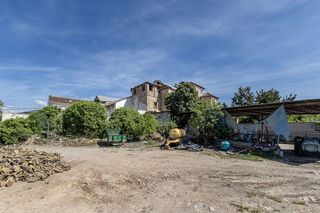 Casa  Calle de la iglesia. Inversores! terreno de 11.000 m2 con edificación en gójar