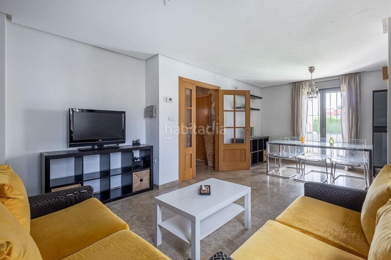 Foto f0e50946-1815-45b6-97db-f2948273e367. Casa aparellada amb calefacció aparcament a Jun