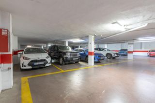 Aparcament cotxe  Camino de ronda 187. Ideal inversores!!! 35 plazas de aparcamiento y 5 trasteros, tod