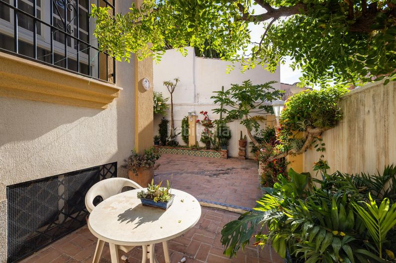 Foto 03596f93-55cc-4cdd-8624-b51bad04aaf2. Casa adosada espectacular vivienda pareada con jardín, terraza 360º y garaje en zona residencial céntrica en Motril