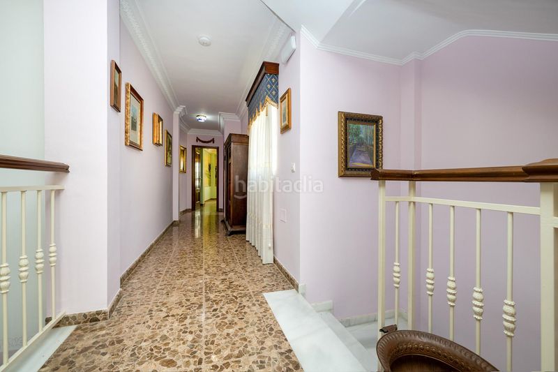 Foto 03914a7c-fed8-4fa4-8759-7fe561ea187c. Casa adosada espectacular vivienda pareada con jardín, terraza 360º y garaje en zona residencial céntrica en Motril