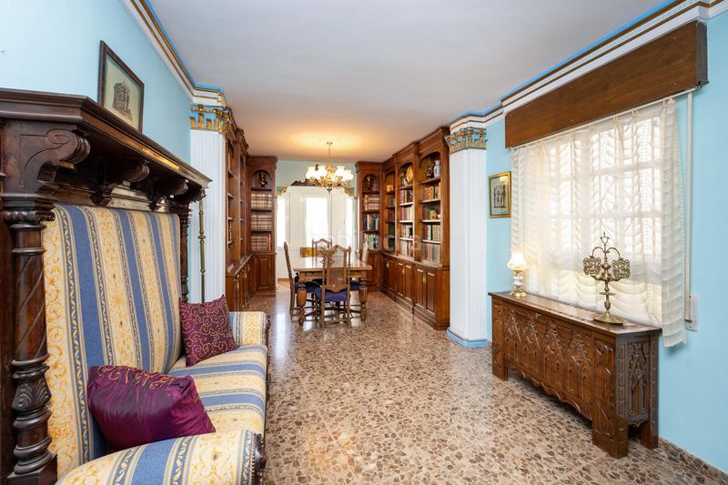 Foto 1d655990-0e09-4b03-8683-591e22cbea89. Casa adosada espectacular vivienda pareada con jardín, terraza 360º y garaje en zona residencial céntrica en Motril
