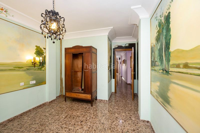 Foto 1e9518dd-a987-4af7-8584-436b428c1b59. Casa adosada espectacular vivienda pareada con jardín, terraza 360º y garaje en zona residencial céntrica en Motril