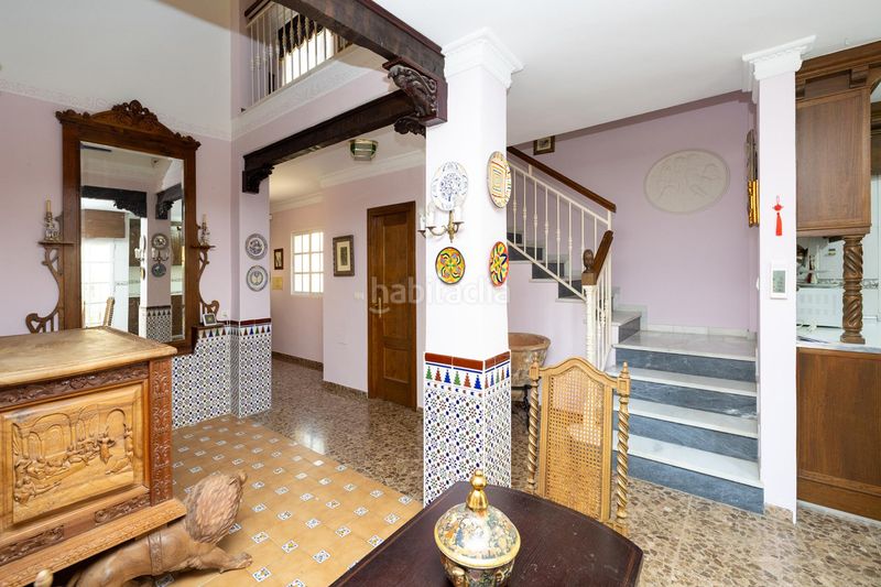 Foto 34df88ba-9f4c-4047-9265-be1cb82bdc49. Casa adosada espectacular vivienda pareada con jardín, terraza 360º y garaje en zona residencial céntrica en Motril