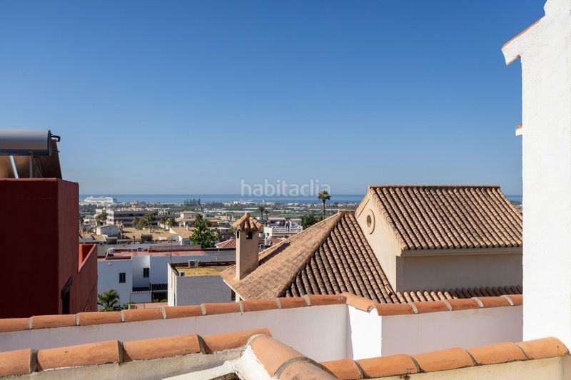 Foto 4671419c-181c-4488-8339-6ef304e59c72. Casa adosada espectacular vivienda pareada con jardín, terraza 360º y garaje en zona residencial céntrica en Motril