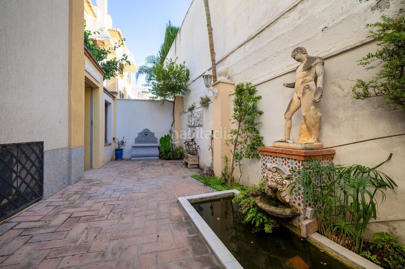 Foto 47a230d7-c97e-4b44-aad1-ed26458b1c67. Casa adosada espectacular vivienda pareada con jardín, terraza 360º y garaje en zona residencial céntrica en Motril