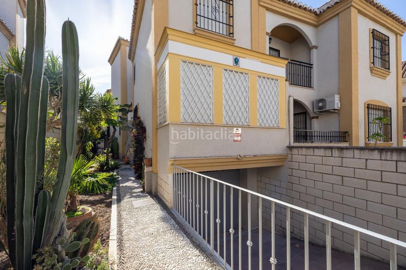 Foto 49e00c7c-155e-4384-8e8a-d3f017cf5ecb. Casa adosada espectacular vivienda pareada con jardín, terraza 360º y garaje en zona residencial céntrica en Motril