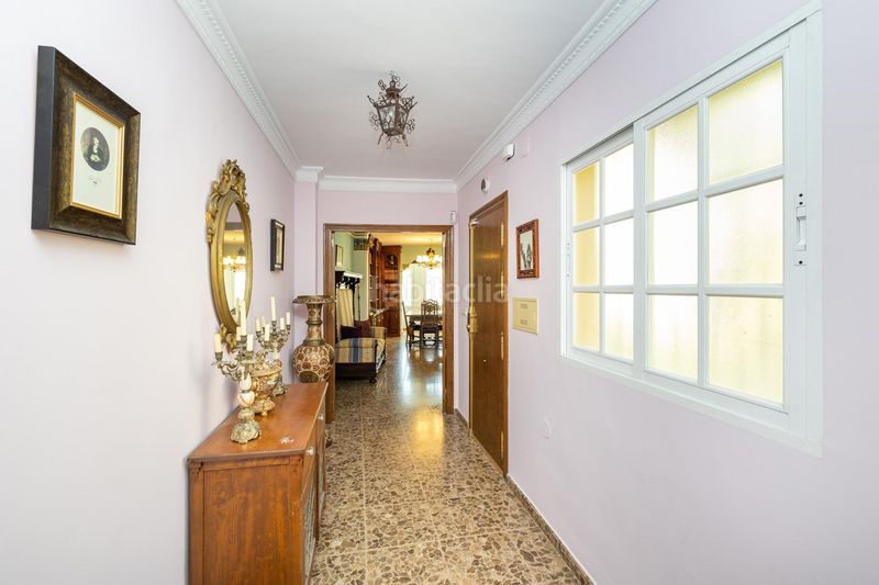 Foto 64f29514-c492-48d1-b5e3-9ac4a95e2f3b. Casa adosada espectacular vivienda pareada con jardín, terraza 360º y garaje en zona residencial céntrica en Motril
