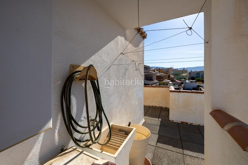 Foto 9e740090-18b2-4023-8327-e2ccbc553f27. Casa adosada espectacular vivienda pareada con jardín, terraza 360º y garaje en zona residencial céntrica en Motril