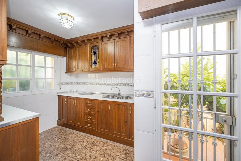 Foto ba1bbffd-f416-4723-a741-753459ba35d6. Casa adosada espectacular vivienda pareada con jardín, terraza 360º y garaje en zona residencial céntrica en Motril