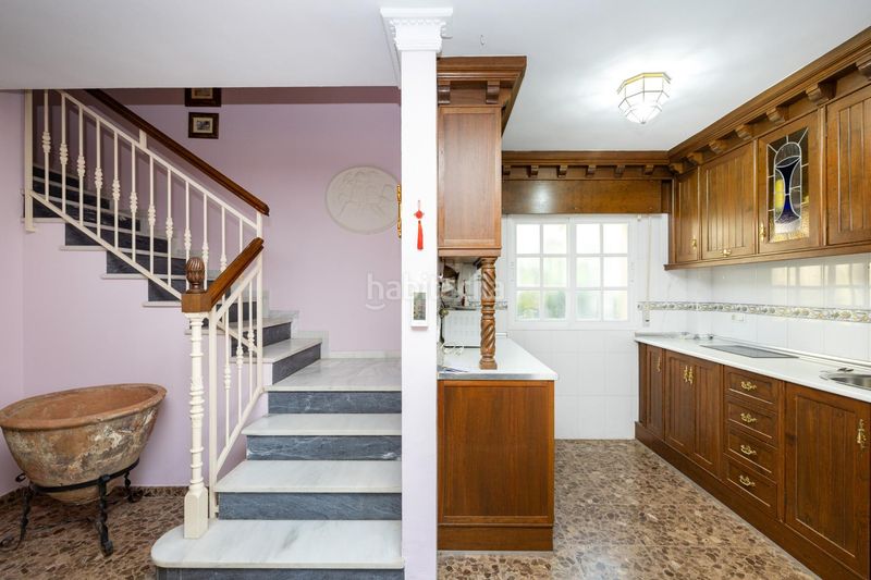 Foto ce82c20e-9925-4224-820c-ca168999edd7. Casa adosada espectacular vivienda pareada con jardín, terraza 360º y garaje en zona residencial céntrica en Motril