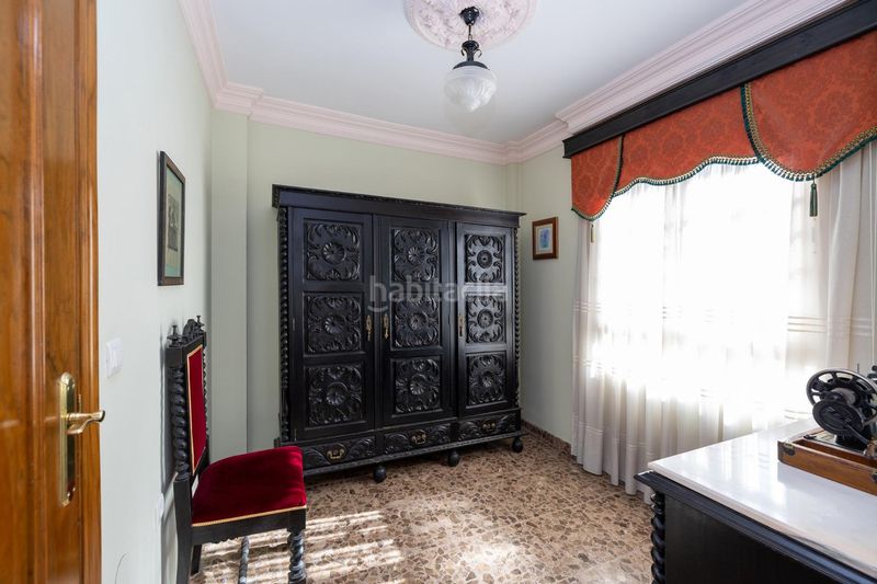 Foto e1ac7f10-0033-4221-b492-ad5d0560482c. Casa adosada espectacular vivienda pareada con jardín, terraza 360º y garaje en zona residencial céntrica en Motril