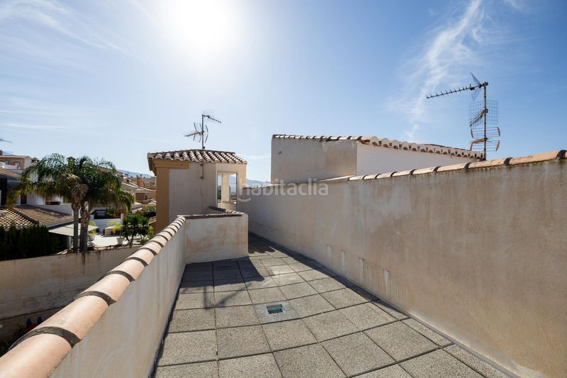 Foto f3f83706-a983-4ff7-8d7f-f13df2a78528. Casa adosada espectacular vivienda pareada con jardín, terraza 360º y garaje en zona residencial céntrica en Motril