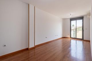 Pis  Calle calle san miguel 15. Piso en ubicación top en armilla metro, servicios y máxima comod