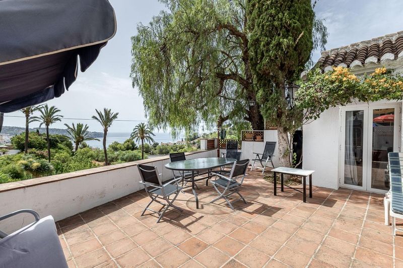 Foto de3be335-8789-4b1a-853e-0cdd0767a8f5. Casa amb aparcament a Urb. San Antonio Almuñécar