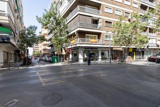 Geschäftsraum  Calle ancha de gracia 31. Oportunidad de negocio por jubilación. se vende local con negoci