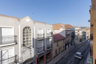 Etagenwohnung in Calle granada 11. Amplio y luminoso piso de 3 dormitorios listo para entrar a vivi