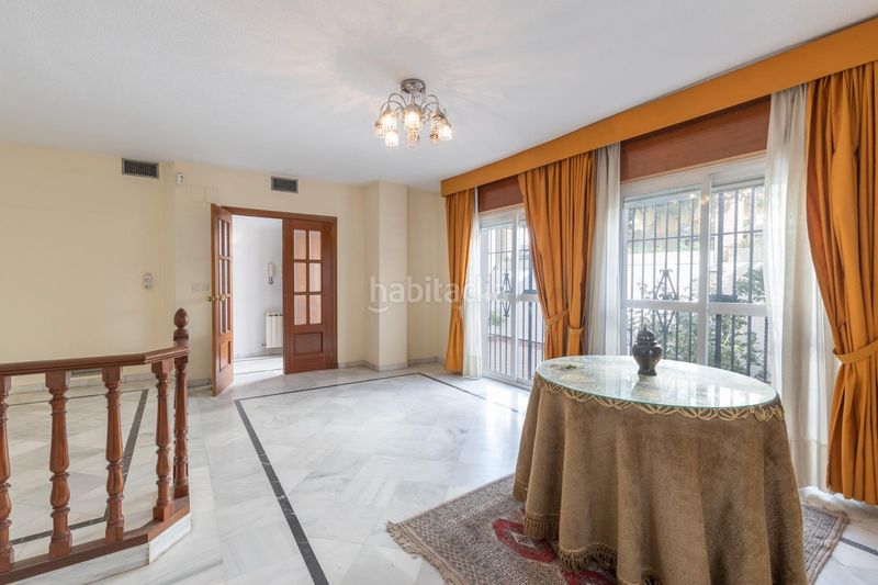 Foto 10bdc928-80c9-4743-a041-0c84c26d15bb. Casa pareada en calle de almajara 27 exclusiva vivienda con piscina en la zona del serrallo con piscina comunitaria en Granada