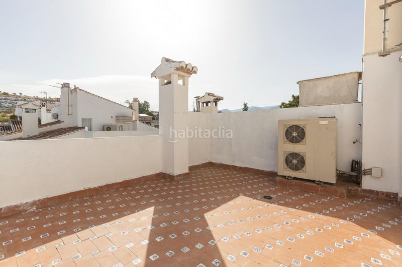 Foto 1ef22cae-7c68-4352-b9d8-af5cdf12267a. Casa pareada en calle de almajara 27 exclusiva vivienda con piscina en la zona del serrallo con piscina comunitaria en Granada