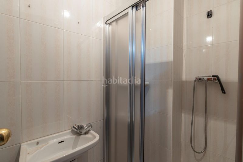 Foto b7a5e7af-d1cf-49d8-8b2c-6f60e3a58ccb. Casa pareada en calle de almajara 27 exclusiva vivienda con piscina en la zona del serrallo con piscina comunitaria en Granada