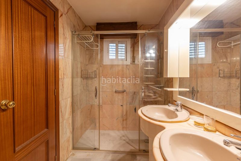 Foto e17ce797-de26-43c1-a559-c7f9be3cf54e. Casa pareada en calle de almajara 27 exclusiva vivienda con piscina en la zona del serrallo con piscina comunitaria en Granada