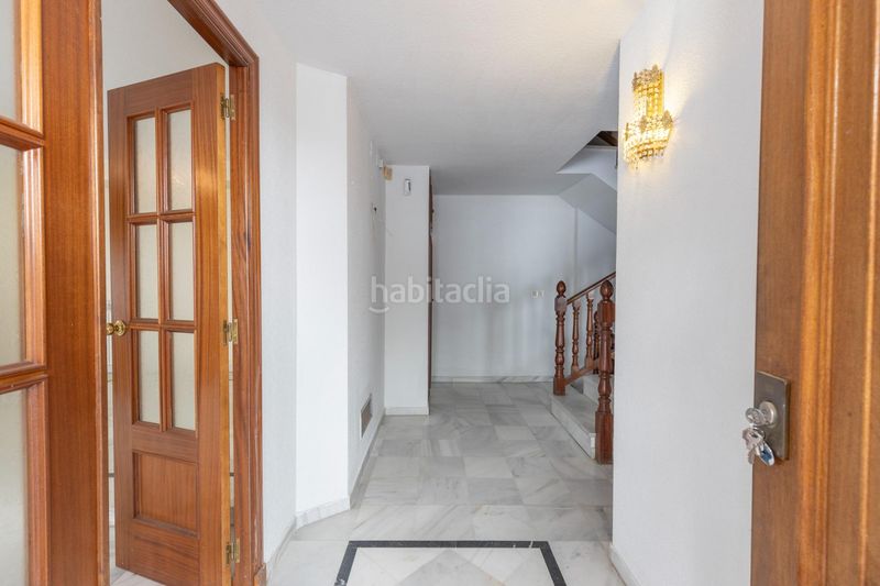 Foto eeadc43b-2844-4188-9dd0-78be66487d1a. Casa pareada en calle de almajara 27 exclusiva vivienda con piscina en la zona del serrallo con piscina comunitaria en Granada
