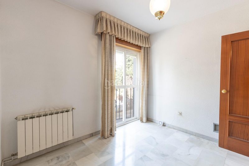 Foto fe19e397-2805-46c4-a56d-e3b87007c38e. Casa pareada en calle de almajara 27 exclusiva vivienda con piscina en la zona del serrallo con piscina comunitaria en Granada