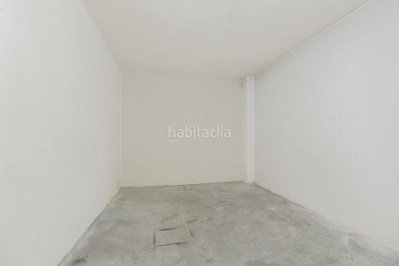 Foto 9aa38d2b-b297-43f2-8b69-b85bde3d3a2e. Aparcament cotxe a Albolote