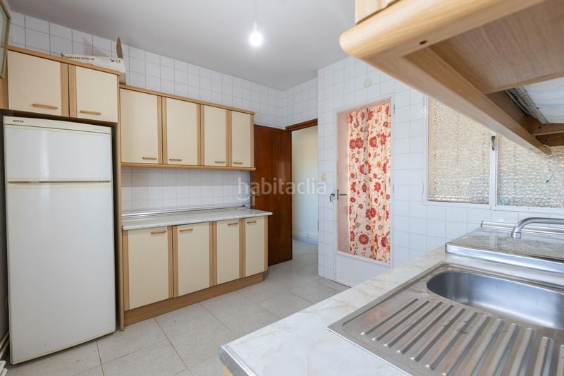 Foto c67893f7-b5ed-4d0f-a69d-dd63e5acdc5c. Edifici a La Zubia Ciudad Zubia (La)