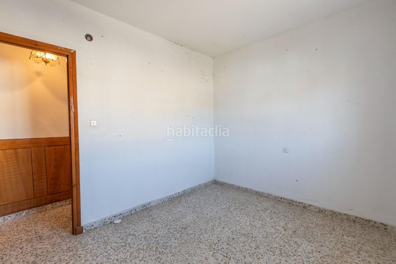 Foto ef7613fa-7cf6-41de-bb33-e7576ec2a79d. Edifici a La Zubia Ciudad Zubia (La)