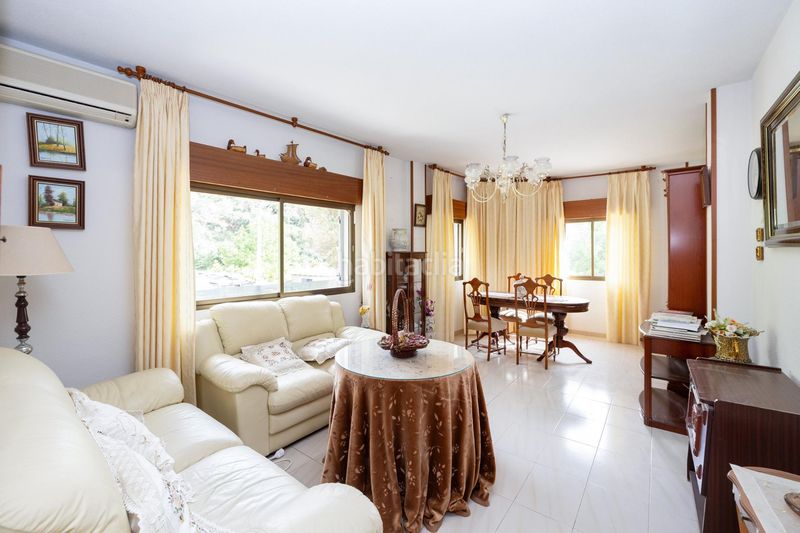 Foto c24ad3cc-69f0-41f3-aa97-25ac60c69e23. Casa amb aparcament a Dúdar