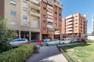 Aparcament cotxe a Castaño - Mirasierra. Plaza de aparcamiento en palacio de deportes