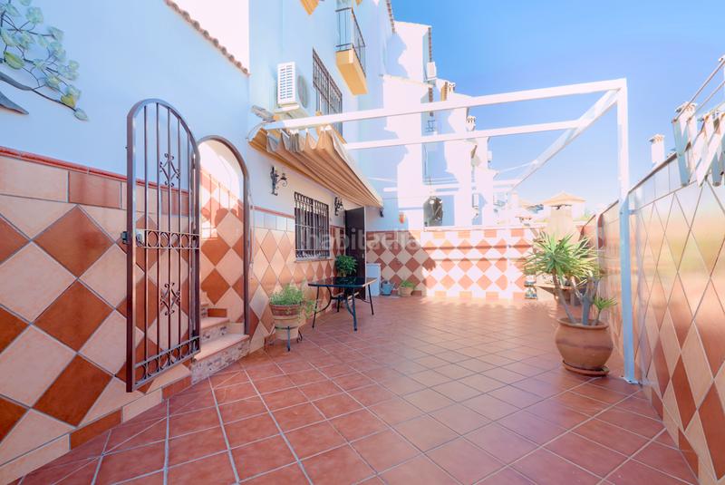 Foto a895dea9-ffc7-4802-bf40-48e3eec5012c. Casa pareada en calle moriles 42 en Viña Málaga Torre del Mar