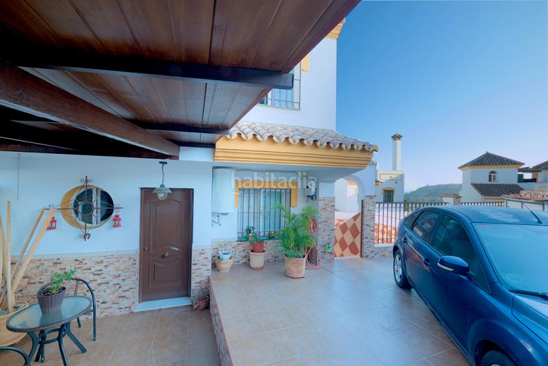 Foto c35bfb4c-b1c1-4a68-978b-1c7aec073f0b. Casa pareada en calle moriles 42 en Viña Málaga Torre del Mar