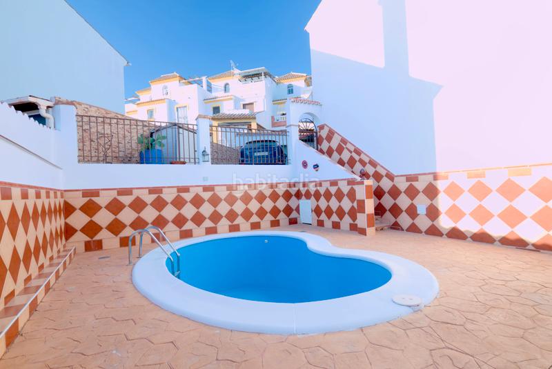 Foto cb7f5f15-da35-492b-b3aa-d30f169e31fb. Casa pareada en calle moriles 42 en Viña Málaga Torre del Mar