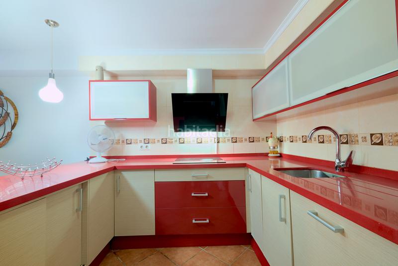 Foto f9563391-a58b-4759-ac31-be7b421eff02. Casa pareada en calle moriles 42 en Viña Málaga Torre del Mar