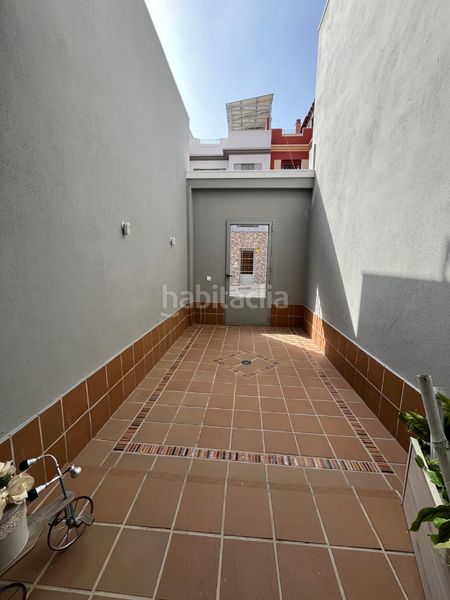 Foto a73815c6-a535-4b3b-bf33-98b288402ed9. Casa adossada a calle balcones del romeral 131 a Vélez - Málaga