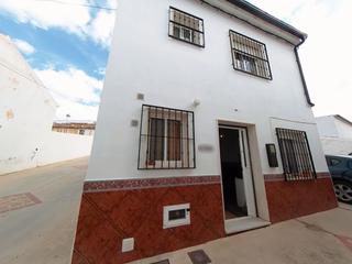 Masia a Periana. Estupenda casa  de pueblo en periana de reciente construcción.