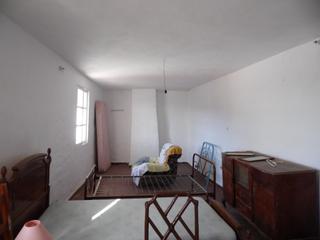 Masia a Canillas de Aceituno. Amplia casa de pueblo para reformar en zona  la viñuela.
