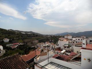 Masia a Cómpeta. Amplia casa de pueblo en pleno centro de competa